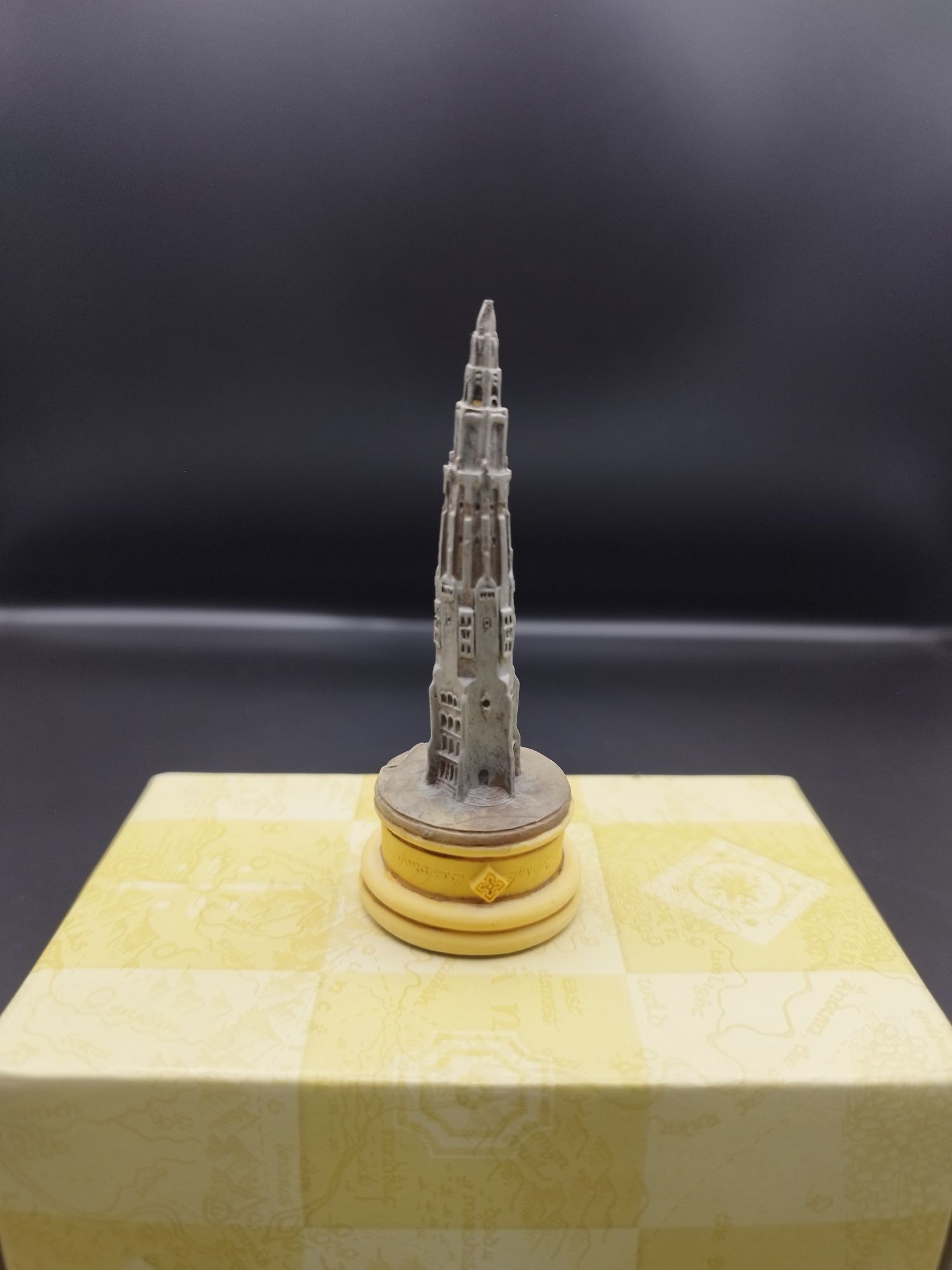 Figurka szachowa Władca Pierścieni Wieża Minas Tirith ok 10 cm Lotr