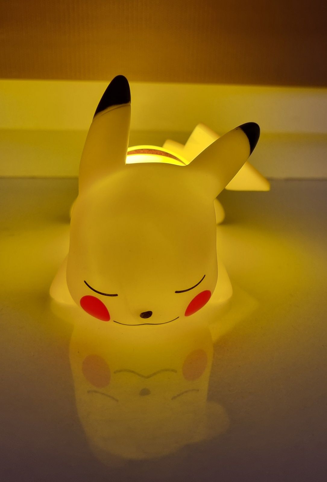 Śliczna lampka nocna Pokemon Pikachu z bateriami. Nowa.