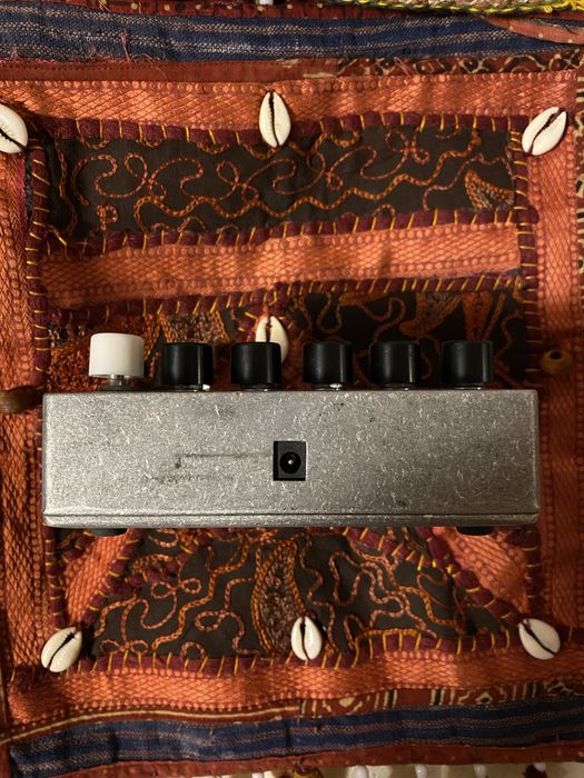 Electro-Harmonix Memory Man with Hazarai digital delay