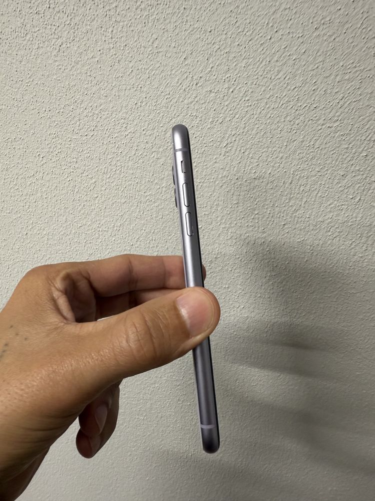 iPhone 11 64GB Roxo