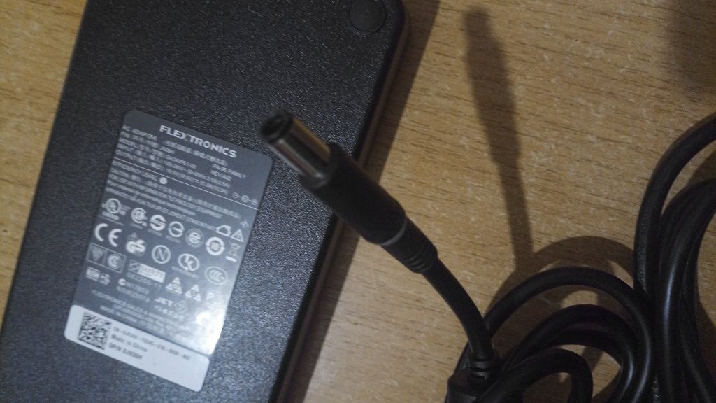 Блок питания, зарядное 19,5V 12,3A  7.4x5.0 Dell (Flextronics)