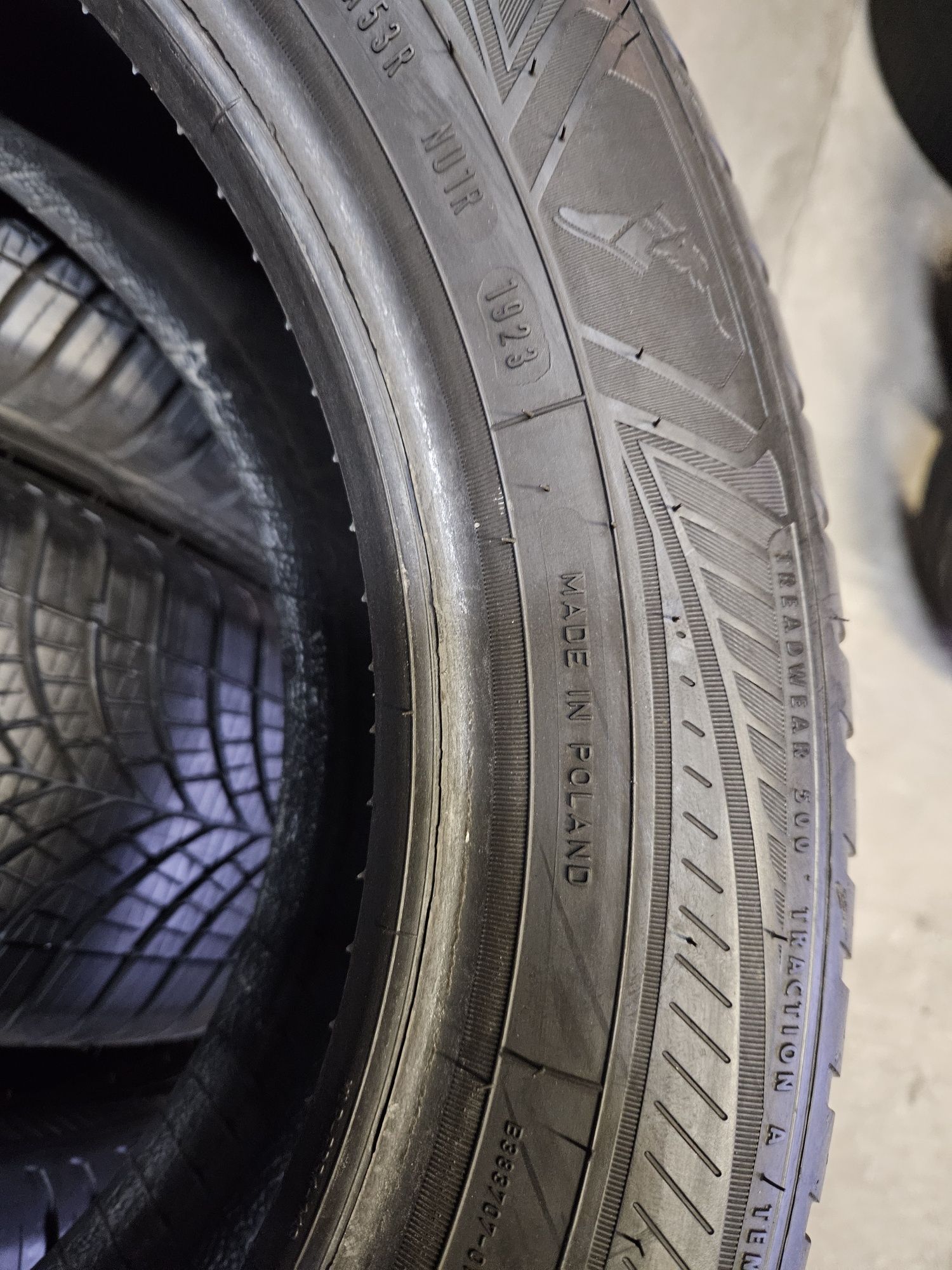 opony używane 215/55R17 Goodyear vector 4season Gen-3