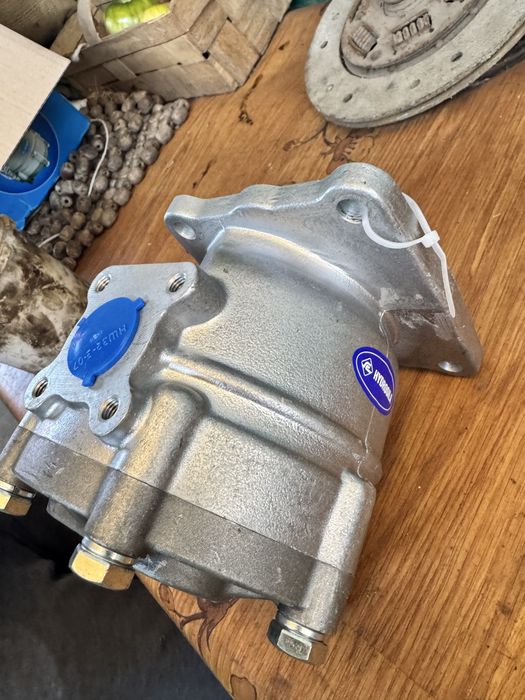 Насос шестерневий НШ 32(правий, круглий)