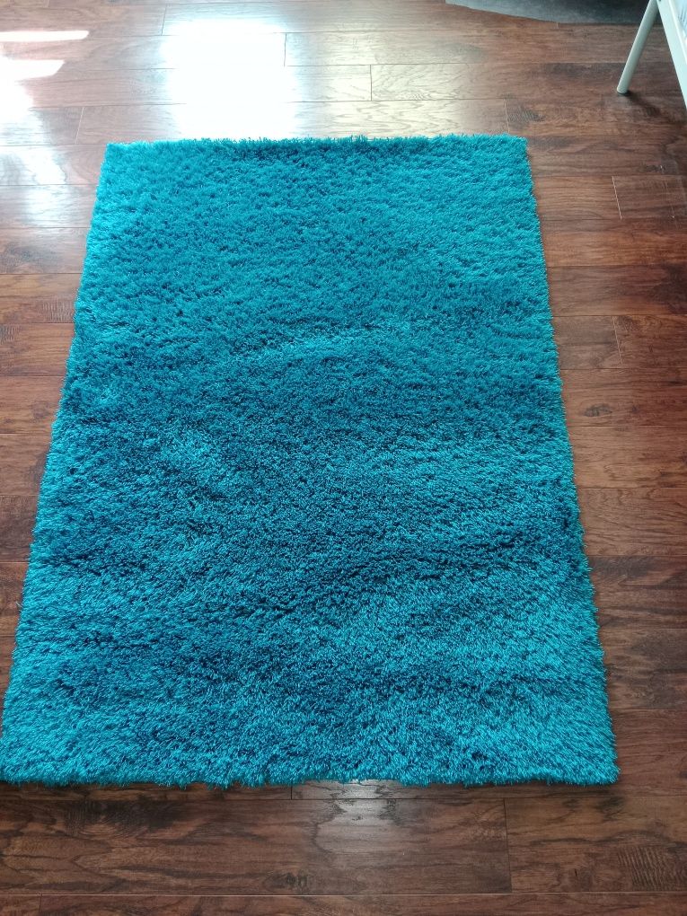 Nowy dywan turkusowy
