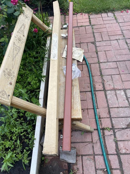 Пристрій для відкриття розсувних дверей або дверей купе