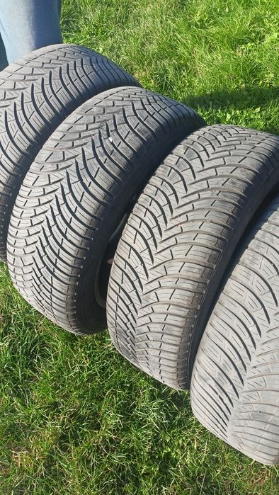 Sprzedam opony wielosezonowe z felgami. Opony Kleber Quadraxer2 205/55