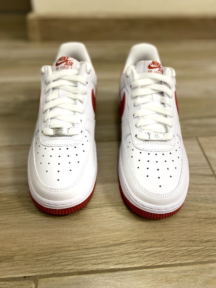 Оригінал! Оригінальні кросівки NIKE AIR FORCE 1 LOW '07 38.5 розмір