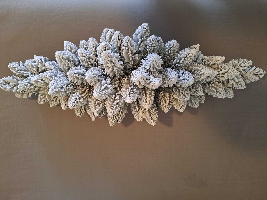 Śnieżone  świąteczne   dekoracje   Wianki , Girlandy , Choinki