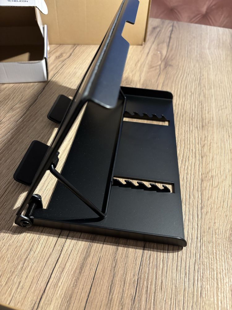 TC Helicon GO XLR desk stand