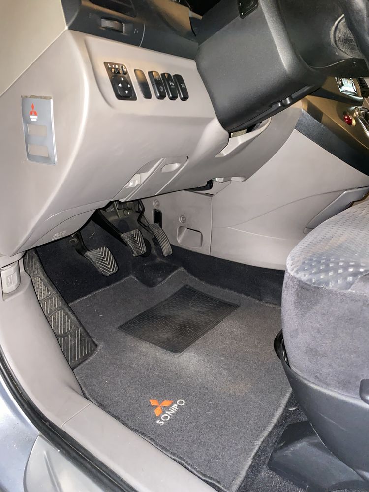 Mitsubishi Grandis 2.0 DID em bom estado