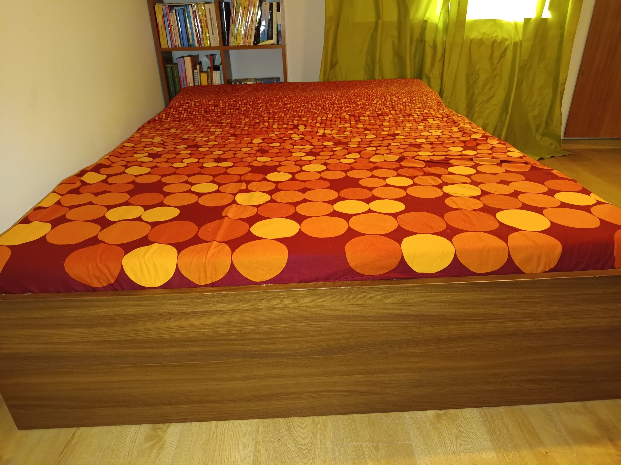 Cama de casal completa com 4 gavetoēs venda urgente