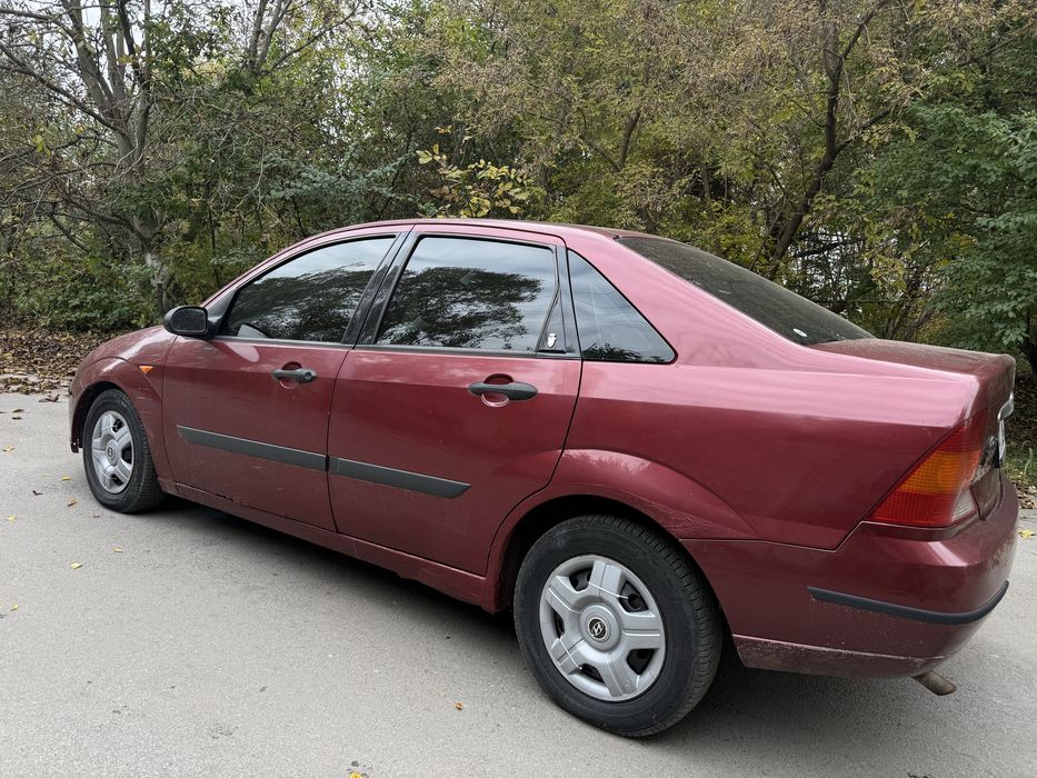 Ford Focus 1.8 бензин