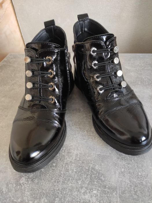 Продам жіночі черевики весняні р 36.