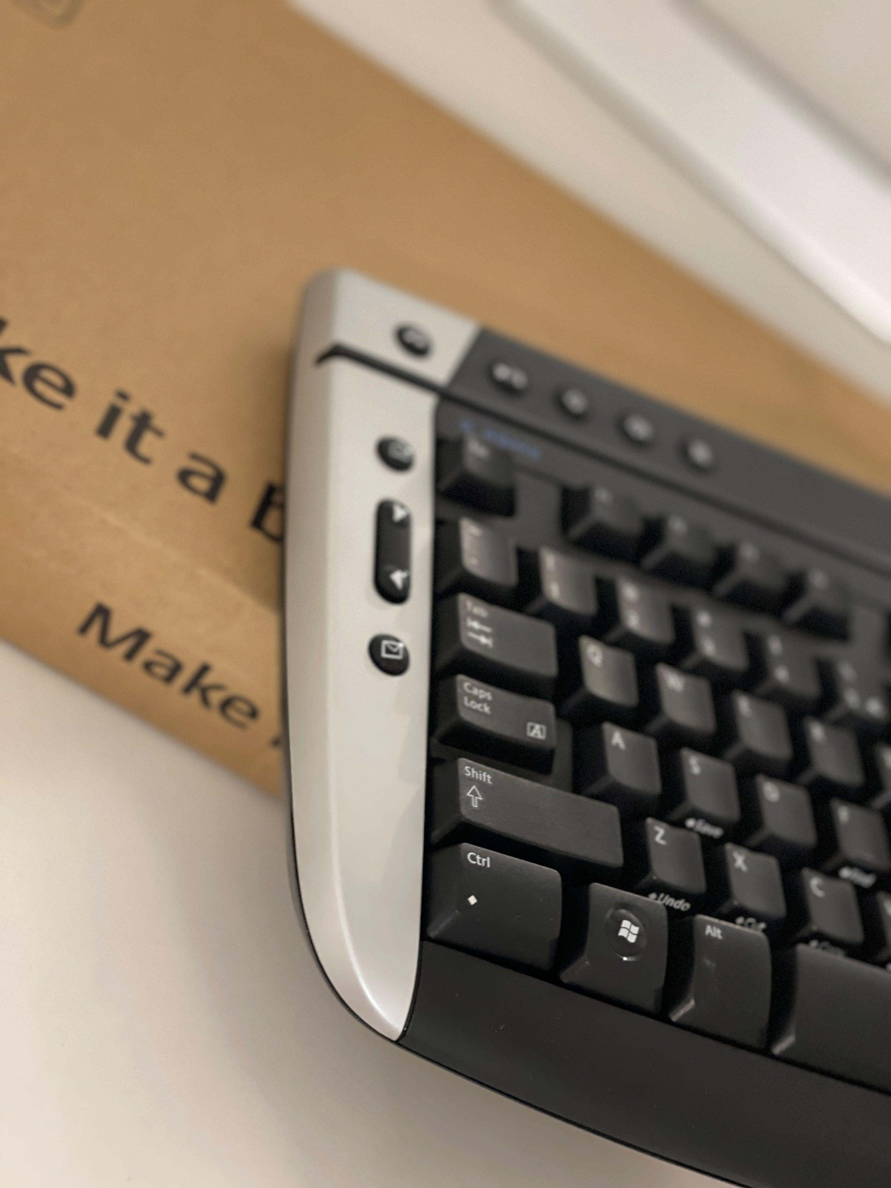 Нова Клавіатура  Logitech Pro 2400 Cordless Black бездротова +мишка