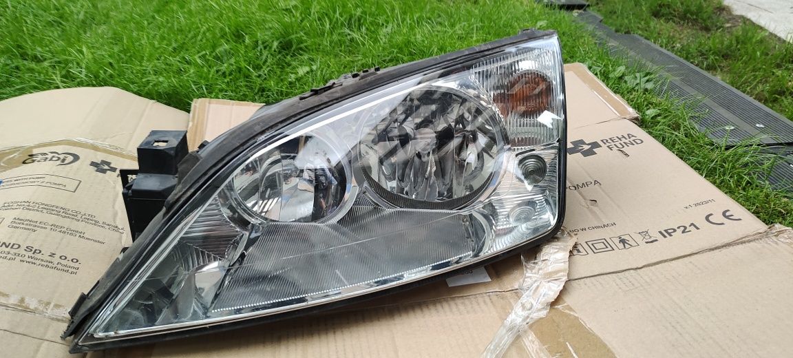Lampa lewa  FORD MONDEO MK3