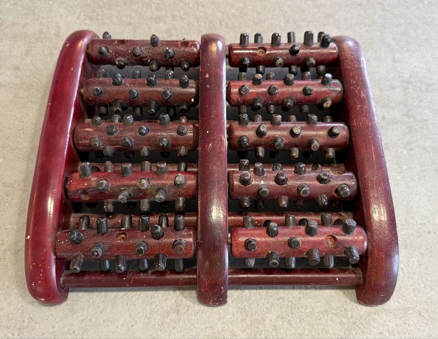 Масажер для ніг дерев'яний