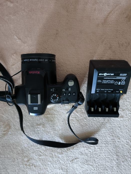 фотоапарат Kodak з зарядним пристроєм