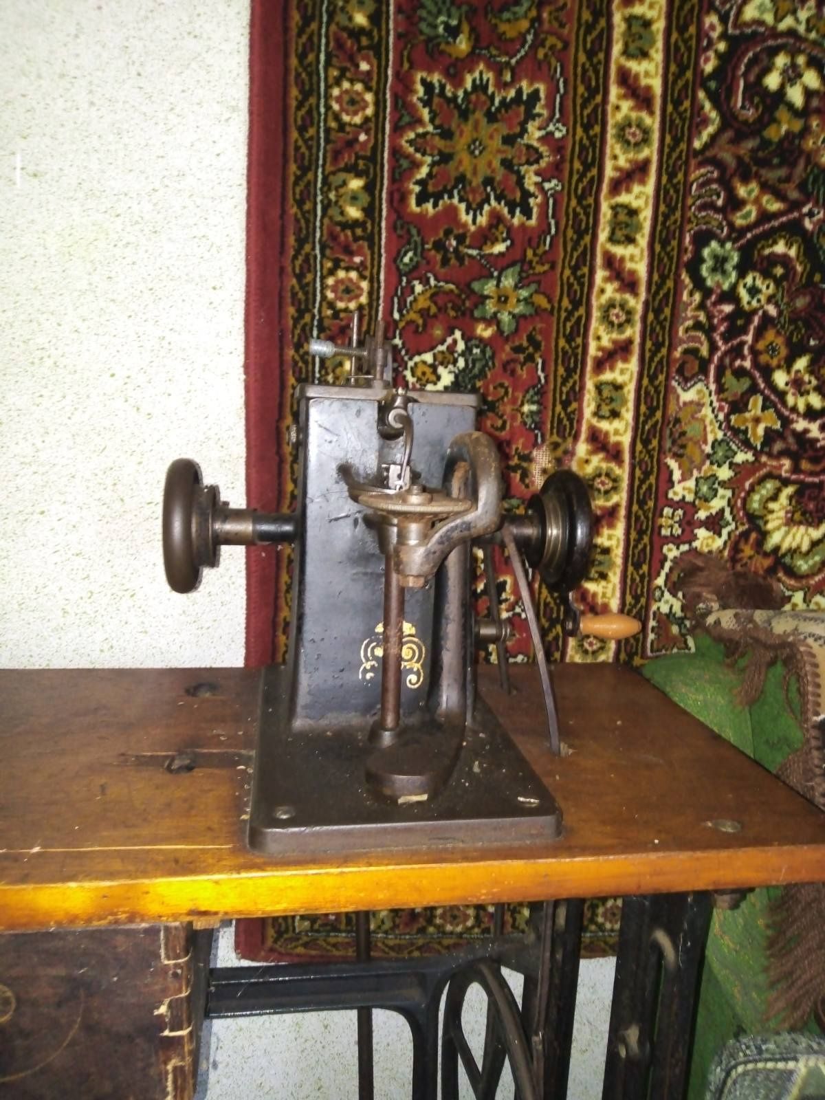 Кушнірська швейна машинка для пошиття хутра та виробів з шкіри