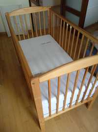łóżeczko dziecięce drewniane