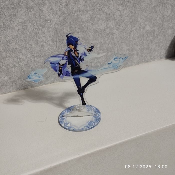 Акрилова статуетка