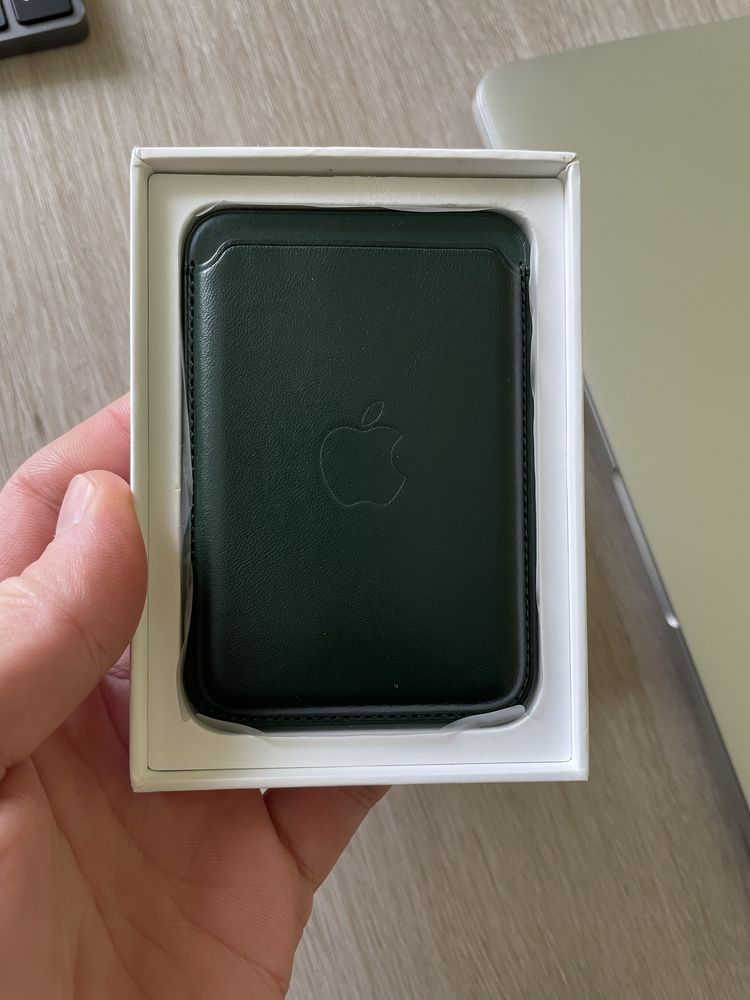 Гаманець картхолдер Apple Leather Wallet with MagSafe Green