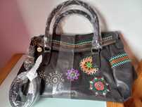 Mala da marca Desigual