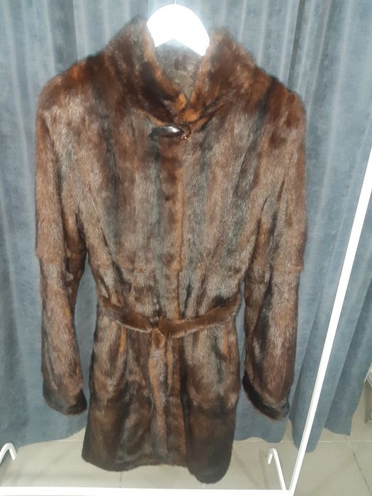 Продам норкову шубу.
