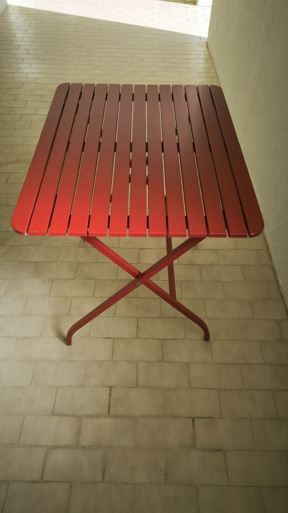 Mesa em muito bom estado
