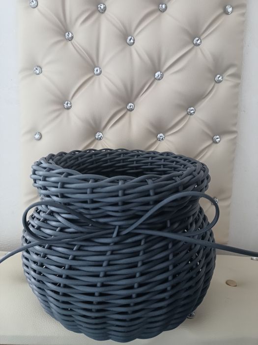 Кашпо із ротангу.