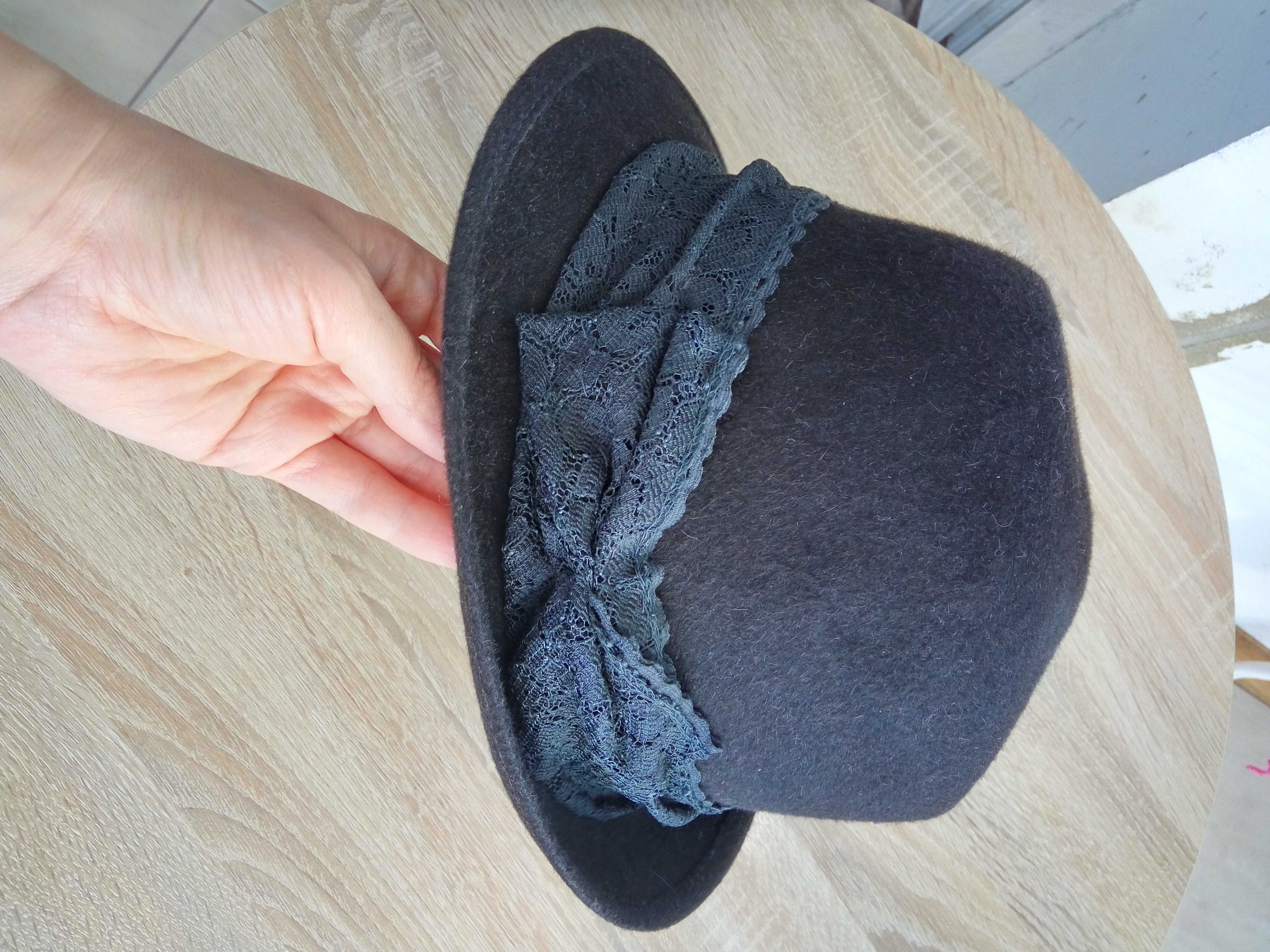 Женская шляпка черная фетровая