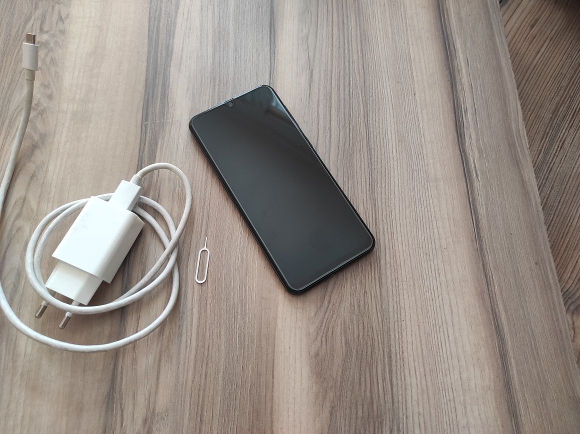 Ekran jak nowy Samsung A50 4/128, bateria ok 2 dni, szkło, oraz case
