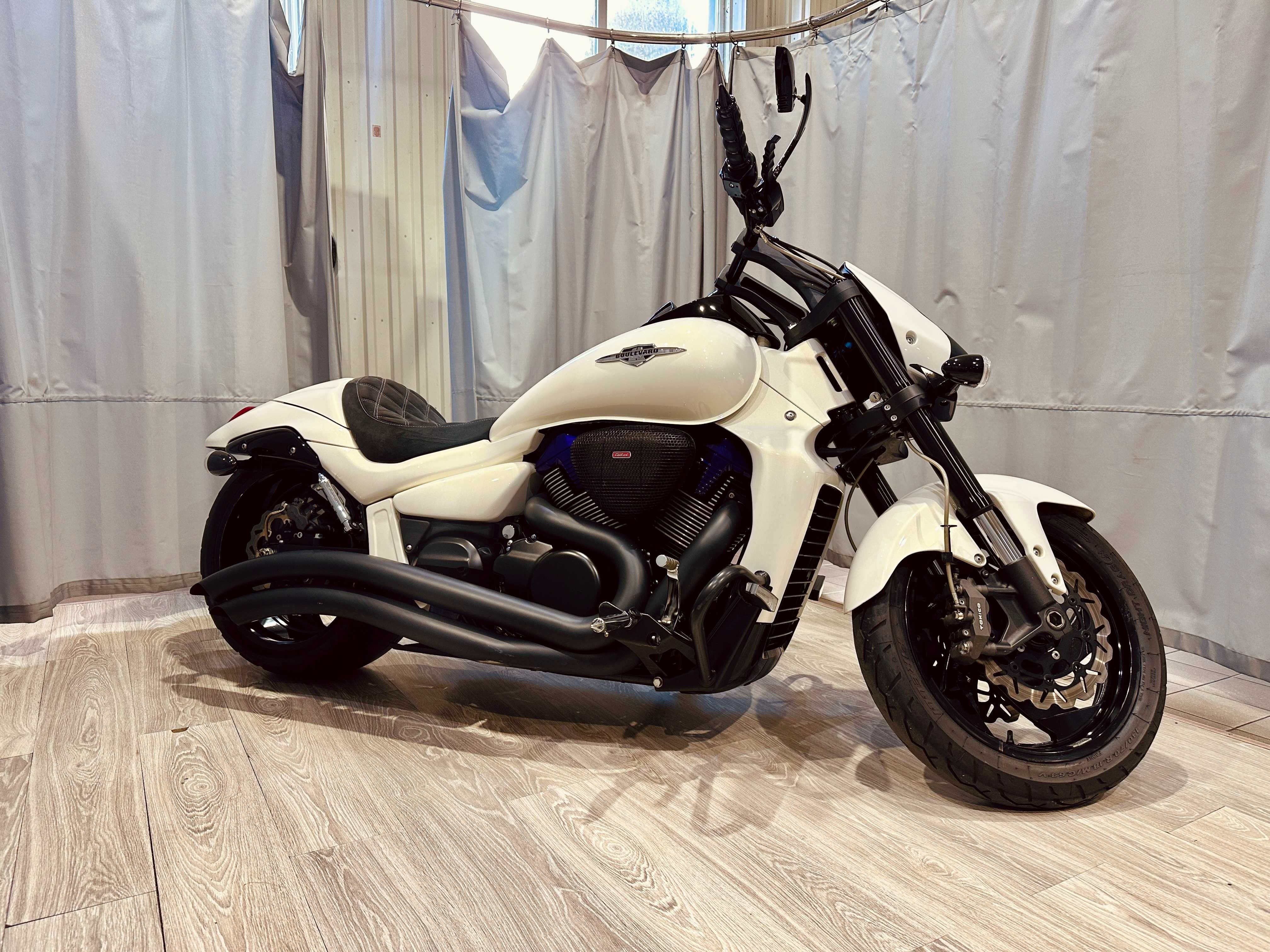 Suzuki M109R Boulevard