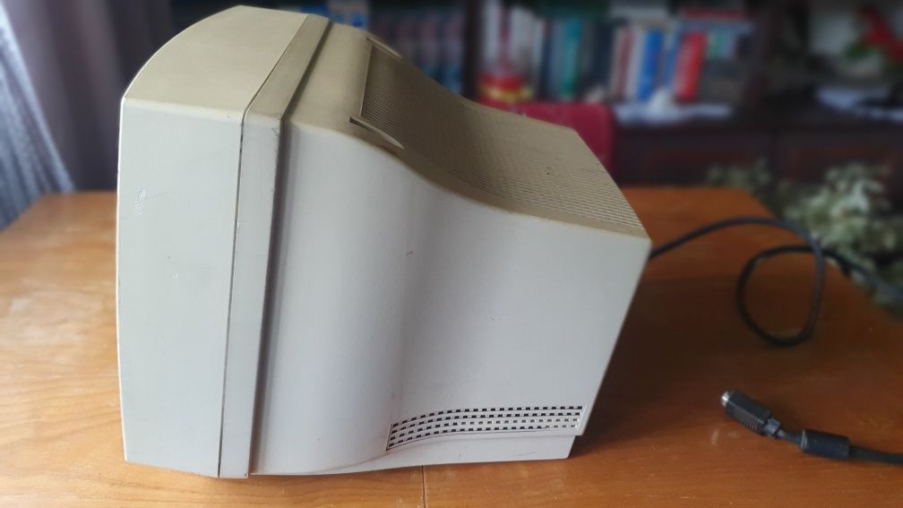 Monitor CRT Belinea