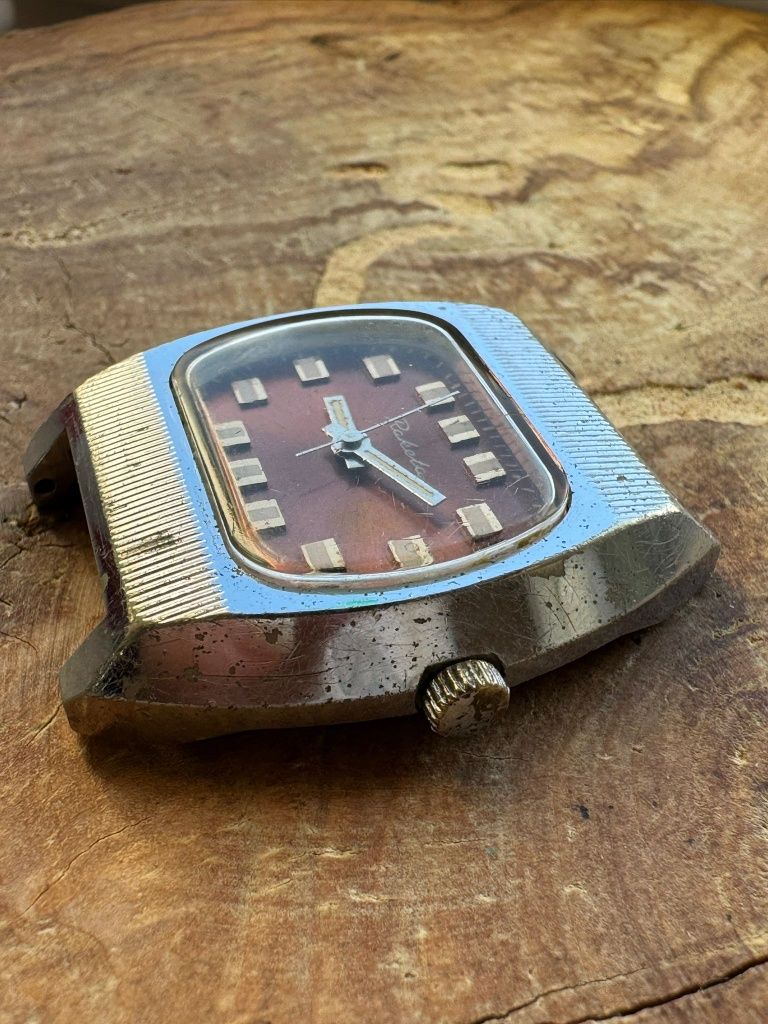 Stary zegarek raketa telewizor