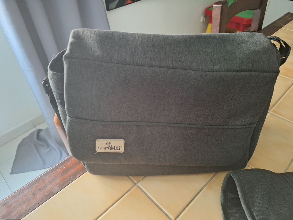 Carrinho, ovo e mala