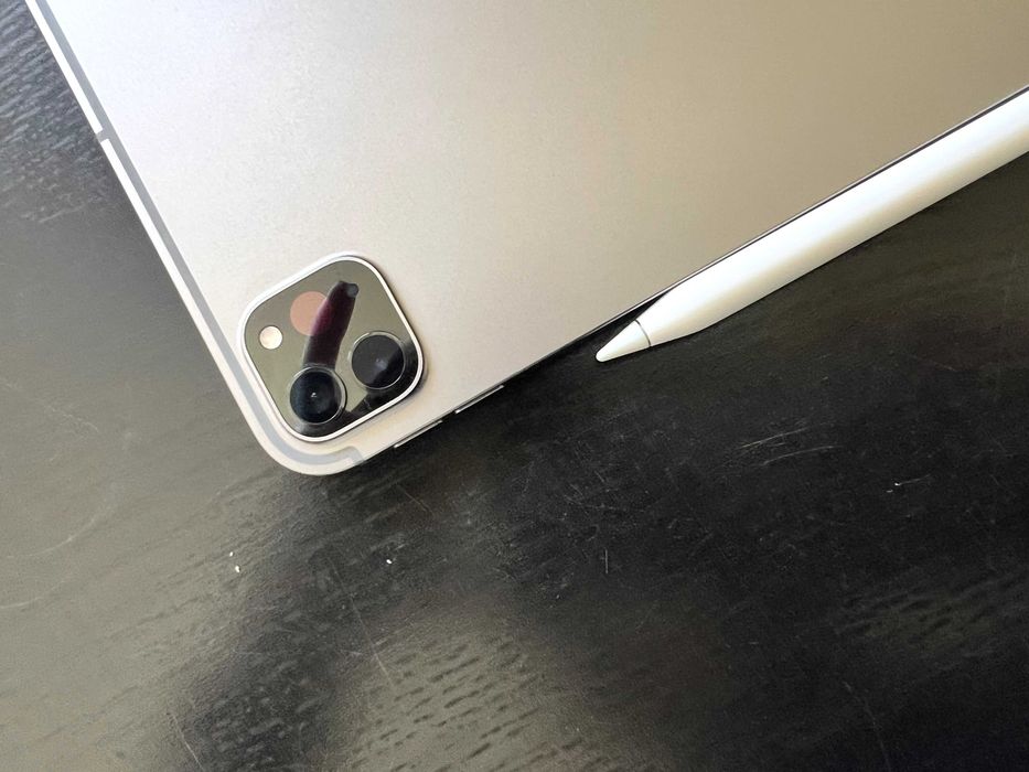 Apple iPad Pro (2022) 256 GB Space Grey + 2 capas + Apple Pencil