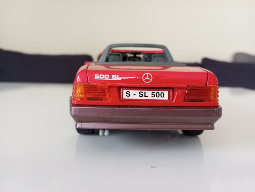 Mercedes 500 sl model samochodu 1:18