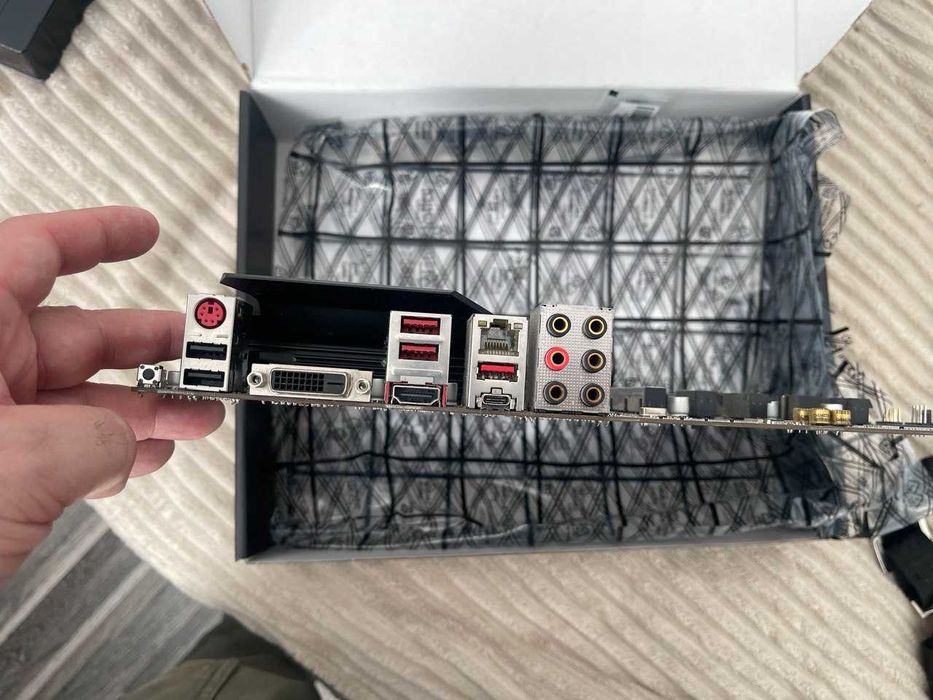 Материнськ плата MSI b450 tomogavk max