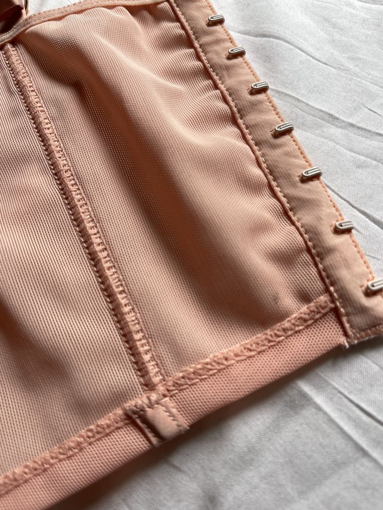 Oh Polly gorset crop top siateczkowy borderline XS brzoskwiniowy