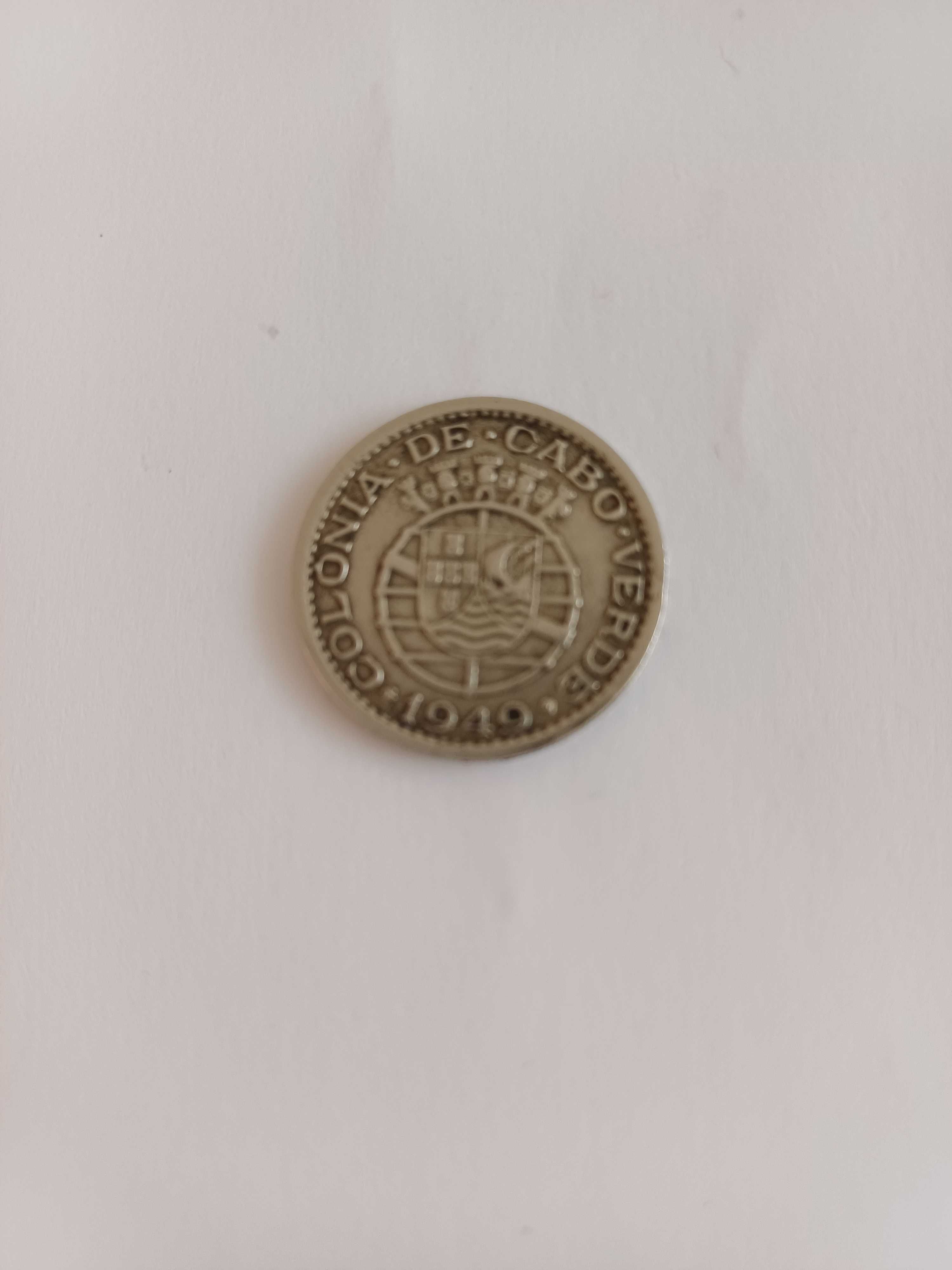 ULTRAMAR PORTUGUÊS, 4 moedas , Angola, Macau, Cabo Verde e Moçambique