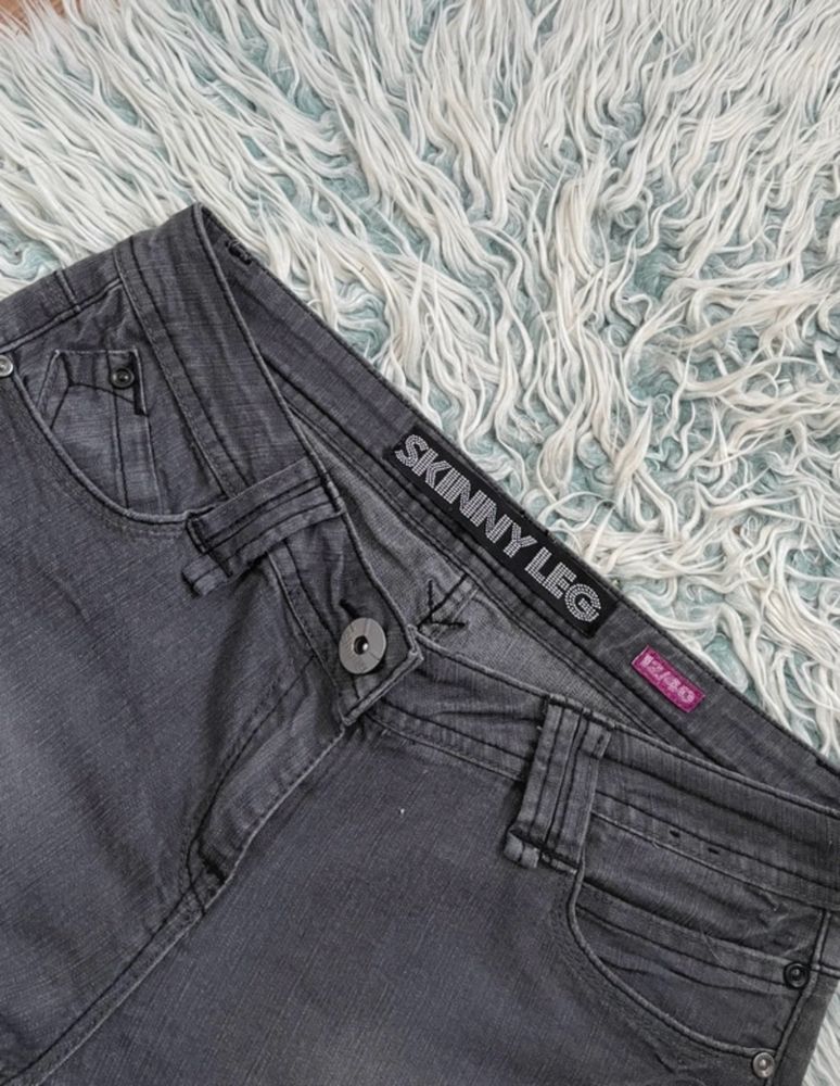 Nowe Spodnie damskie szare jeansy denim