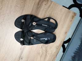 Nowe czarne sandały