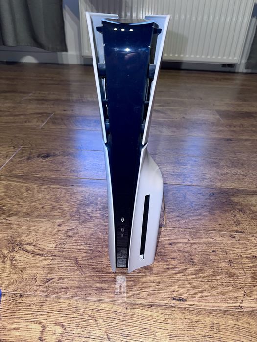 Konsola PS5 Slim z napędem + gra GTA 5