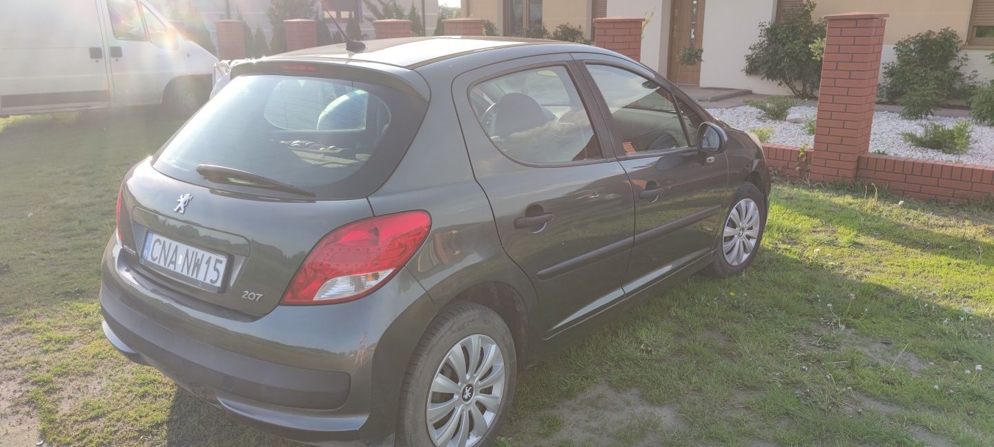 Peugeot 207 1.4 benzyna 2010 rok