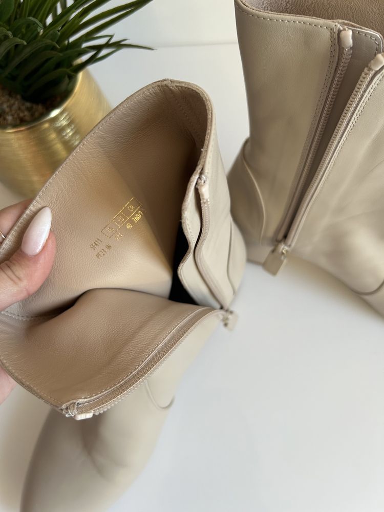 Stylowe skórzane botki -skóra cielęca -STUART WEITZMAN