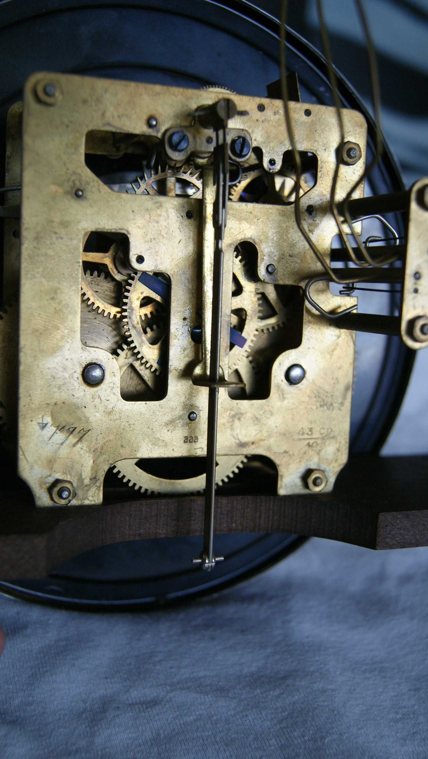 257 Zegar wiszący mechaniczny Kienzle antyk