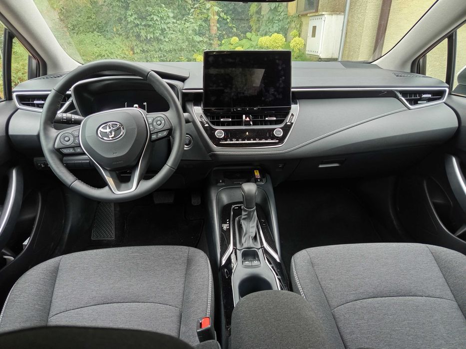 Wynajem samochodów osobowych krótko i długoterminowy TOYOTA COROLLA