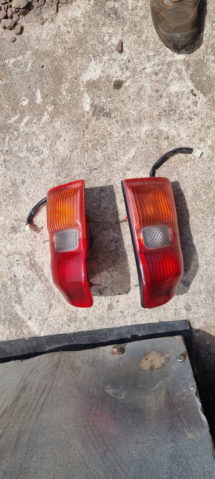 Toyota Rav 4 lampa tył lewa kompletna oryginał europa