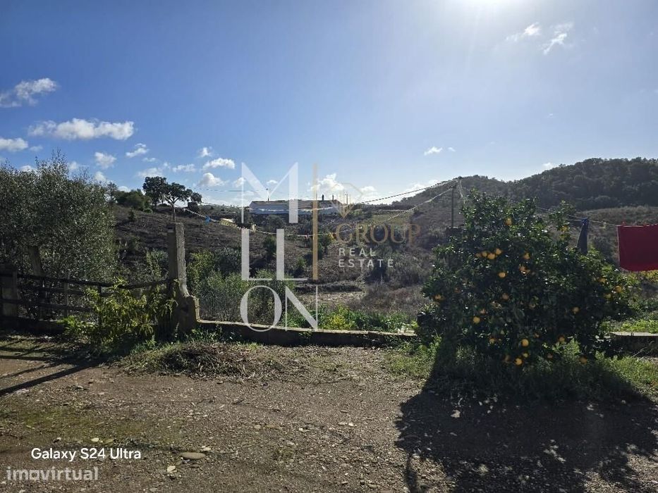 Casa em ruína com muito potencial inserida num terreno com 5920 m2