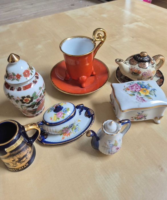 Várias peças porcelana